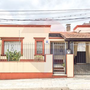 Venta Casa De 2 Dormitorios En Brazo Oriental.