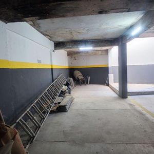 Venta De Cochera Amplia A Metros De Ort, Pocitos.