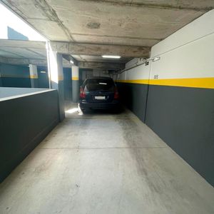 Venta De Cochera Doble A Metros De Ort, Pocitos.