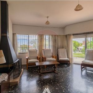 Venta Casa En Ph De Altos 4 Dormit,2 Baños. Malvín