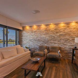 Venta Piso 3 Dorm Y Servicio Frente Al Mar Pocitos