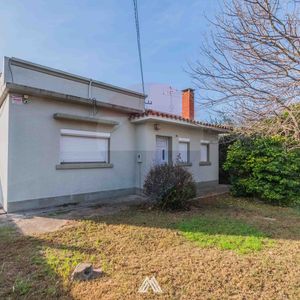 Venta De Casa De 3 Dormitorios Con Barbacoa Pando