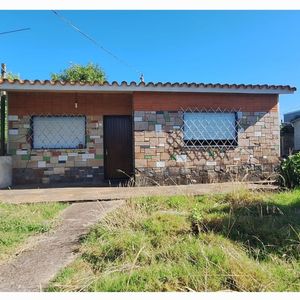 Venta De Casa Con Terreno 2 Dormitorios En Pando.