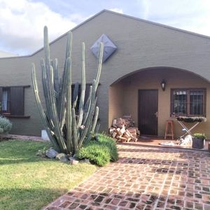 Venta De Casa 3 Dormitorios Con Piscina En Pando