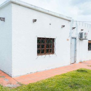 Alquiler Casa Tres Dormitorios Y Garaje En Pando