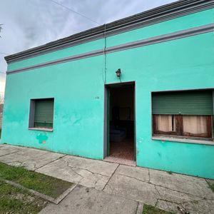 Venta Casa 2 Dormitorios Y Garage En Santa Lucía