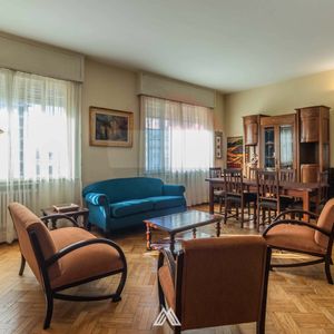 Venta Apartamento, 5 Dormitorios Sobre Bulevar