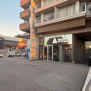 Venta Local Con Renta Sobre Av Italia