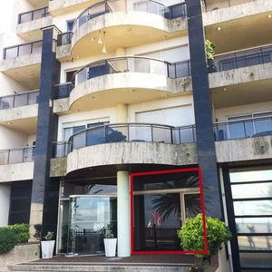 Venta Local Sobre La Rambla Con Renta 6,5%