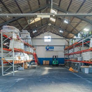 Venta Deposito Y Local Comercial En Villa Munoz