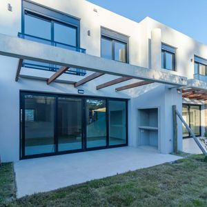 Venta Casa 3 Dormitorios Con Seguridad En Carrasco