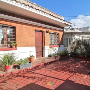 Venta Casa 5 Dormitorios Y Apto, Villa Española