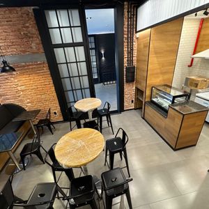 Alquiler De Local Equipado P/ Cafetería En Cordón