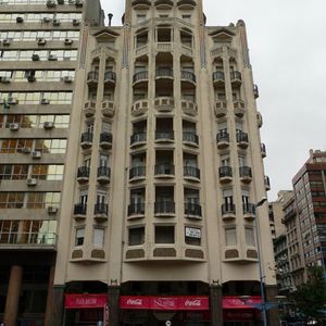Venta Amplio Local En Centro Con Renta
