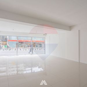 Alquiler Local Comercial Sobre 18 De Julio, Cordón
