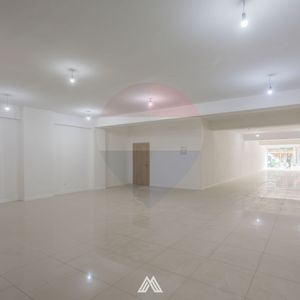 Venta Local Comercial Sobre 18 De Julio, Cordón