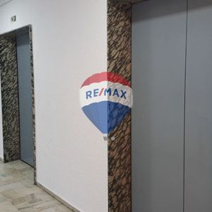 Amplia Oficina En Piso 10, Ideal Empresa, Cowork