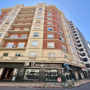 Venta Apto 3 Dorm. + Servicio Completo + Cochera