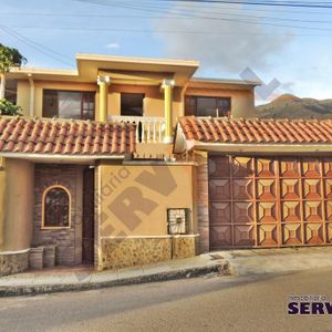 Casa De 2 Plantas En Venta Con Departamento Auxiliar  Inmediaciones Col. Señor De Mayo