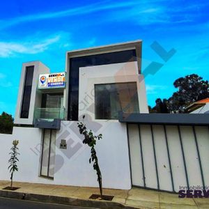 Hermosa Casa A Estrenar De 3 Niveles En Venta, Inmediaciones Circunvalación Servicio De Caminos