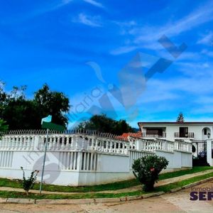 Hermosa Propiedad De 3 Niveles En Venta En La Urbanización Mirador