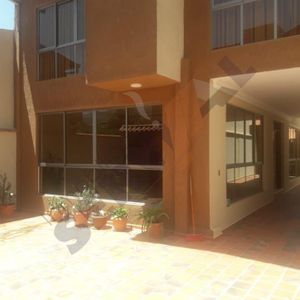 Casa En Venta De 2 Plantas, Inmediaciones Av. Beijing Y Av. Circunvalación