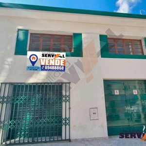 Amplia Casa En Venta En Inmediaciones De La Av. Oquendo Y Ladislao Cabrera