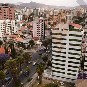 Departamento Amoblado En Alquiler En Inmediaciones De La Av. Ayacucho Y Reza