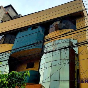 Garzonier En Anticrético En Inmediaciones Av America Y Libertadores