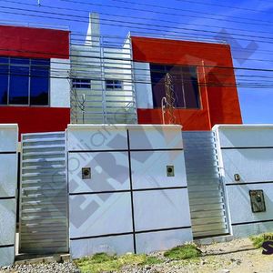 Hermosa Casa Minimalista, 3 Plantas, Sector Av. Victor Ustariz Km 6