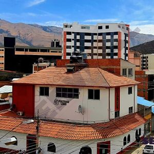 Departamento En Anticretico En Inmediaciones Av Oquendo Y Colombia