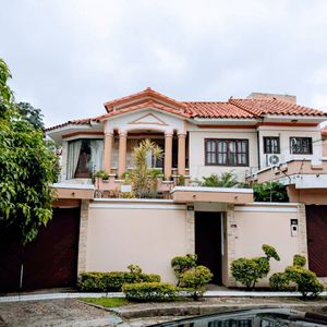 Casa De 2 Plantas En Venta, Zona Parque Urbano, 2do Anillo