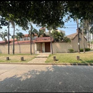 Casa Amplia En Venta – Zona Noreste (av. Paraguá Y Mutualista)