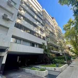 Venta Apartamento En Pocitos  3 Dormitorios Y Servicio Y Gge.