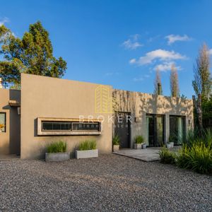 Venta Casa En La Arbolada Barrio Cerrado Punta Del Este, 3 Dormitorios Y Servicio