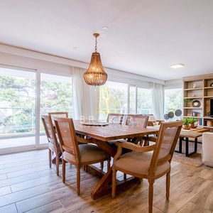Venta De Penthouse Duplex En Edificio De Alta Gama A 250 Metros Del Mar, Playa Brava, Punta Del Este. Uruguay