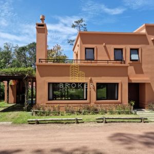 Casa 2 Dormitorios Barrio Privado, Pinares. Punta Del Este, Uruguay.