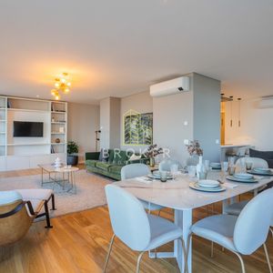 Apartamento En Rambla De Carrasco 4 Dormitorios 5 Baños