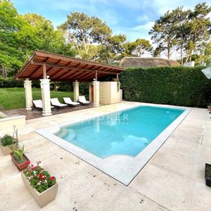 Alquiler Anual De Hermosa Casa En Barrio Golf