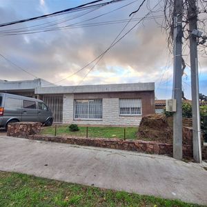 Venta Casa 3 Dormitorios 2 Baños Gran Fondo Parrillero Ygge
