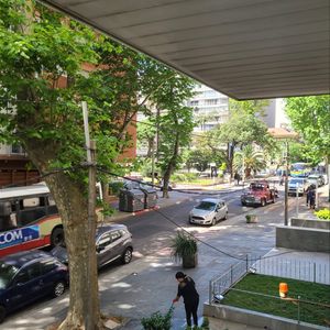 Alquiler Apartamento Con Patio Y Parrillero De Uso Exclusivo En Plaza Gomensoro