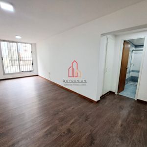 A Pasos De Tres Cruces, Casinoni Y Victor Haedo, Oficina O Vivir, Portería 24 Hs, Venta Apto. Contrafrente Con Patio, Vacío