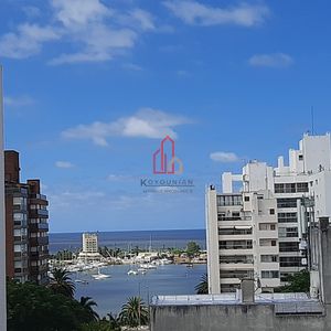 Pent House Unico, Piso 4, Garage, Terraza Exclusiva 30 M2 Con Parrillero Y Vista A Puertito Del Buceo, Venta Apto.1 Dorm.