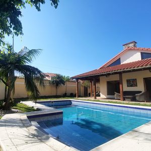 Casa En Alquiler Con Piscina - Fuera De Condominio - Zona Norte