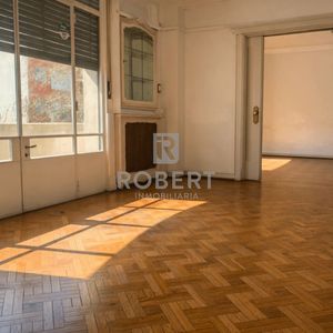 Apartamento En Venta De 5 Dormitorios En Centro