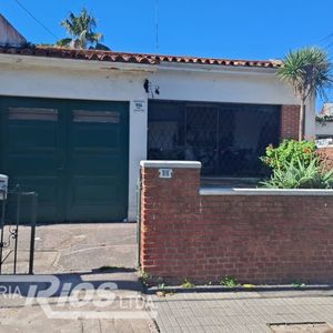 Con Renta! Dos Casas En Un Mismo Padrón