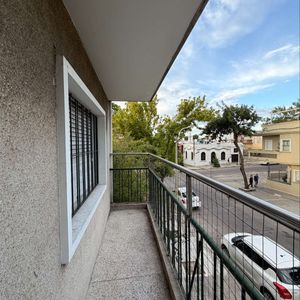 Local Comercial 164 M2 + 2 Apartamentos Con Renta En Planta Alta
