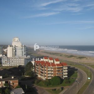 Apartamento En Alquiler, Brava, Punta Del Este, 2 Dormitorios.