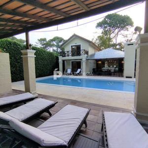 Venta En  San Rafael 4 Dormitorios  Con Piscina