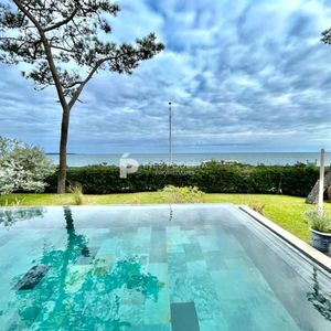 Venta  Casa Frente Al Mar, Mansa De 4 Dormitorios